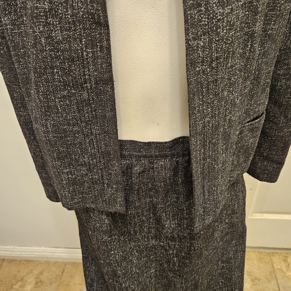 Elegant 2 pc Charcoal Grey Suit Sz 13/14 - Picture 5 of 11